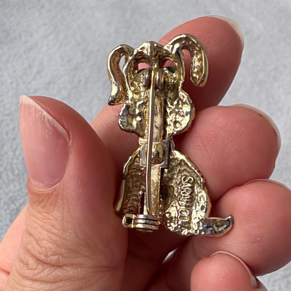 Sarah Coventry Gold Dog Brooch with Green and Red Stones - Picture 5 of 5